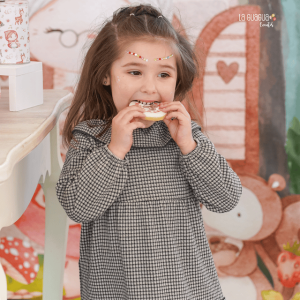 Niña con chuches